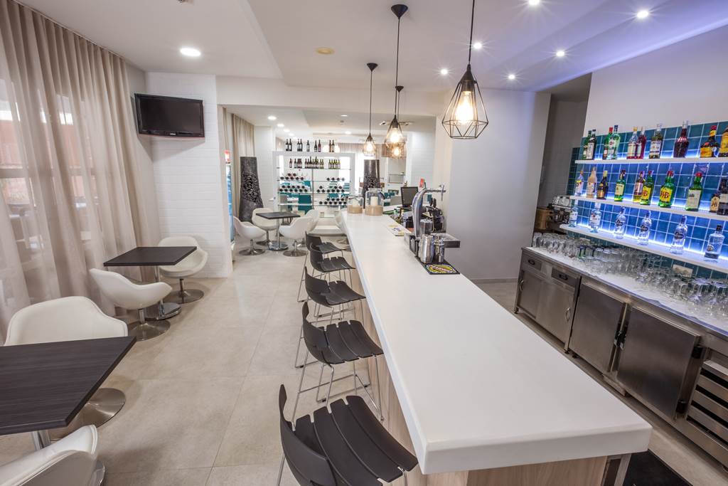 FAO_69567_Vitors_Plaza_1017_57