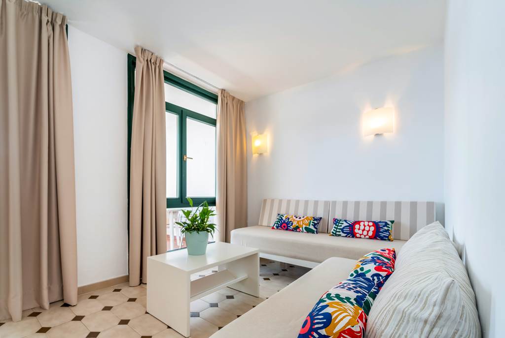 MAH_52914_Beach_Club_Apartments_Menorca_0422_14