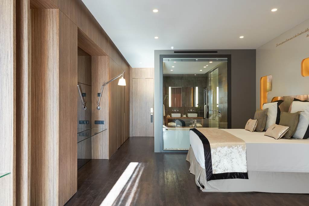 PMI_69499_Pure_Salt_Port_Adriano_0517_19