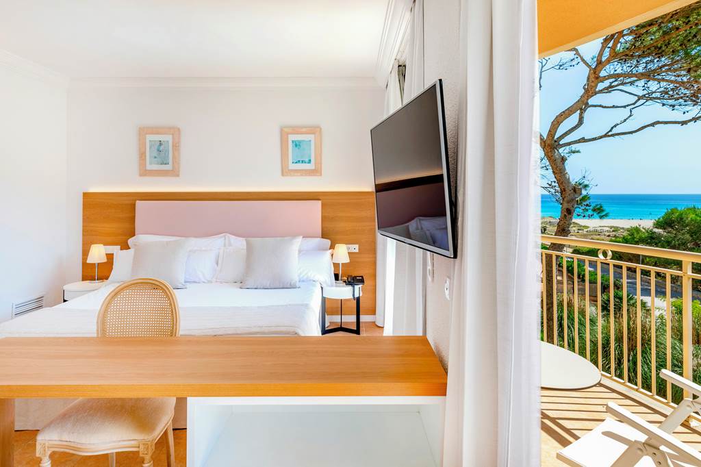 PMI_71468_VIVA_Suites_and_Spa_0721_03