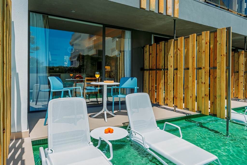 PMI_73322_FERGUS_STYLE_PALMANOVA_0816_16