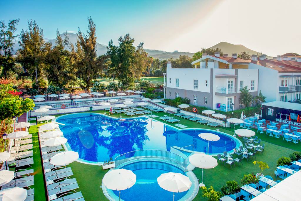 Coral Compostela Beach Golf