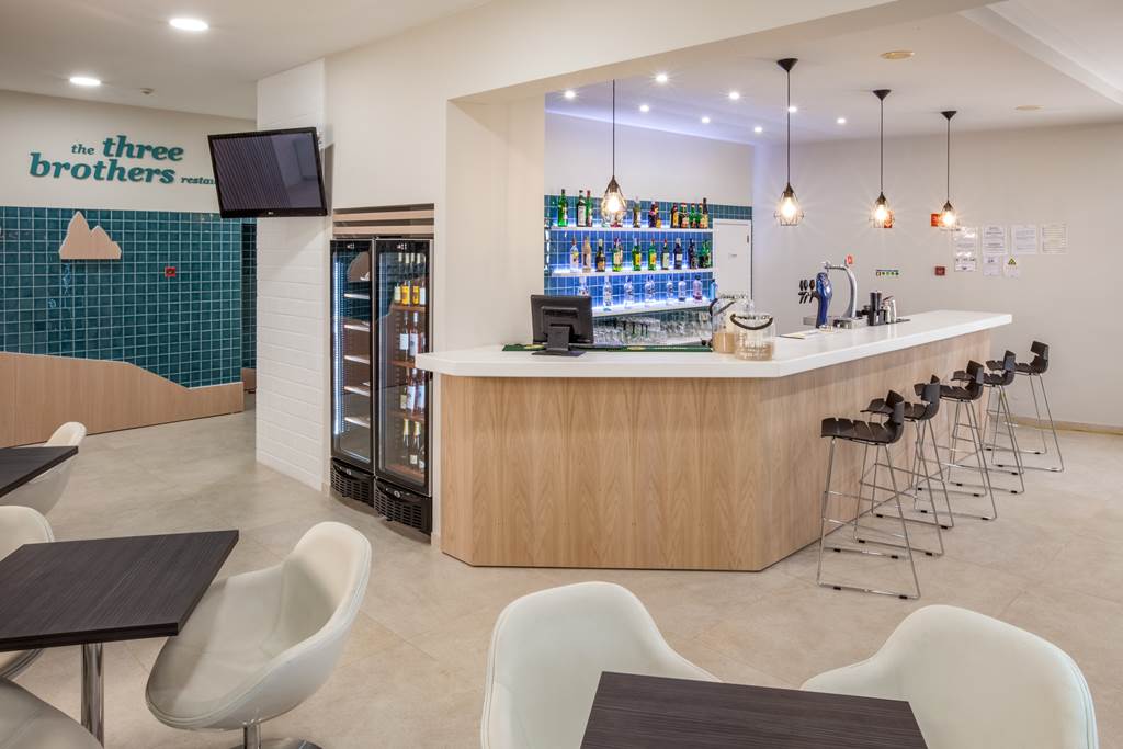 FAO_79341_Vitors_Plaza_Slide_Splash_0918_56