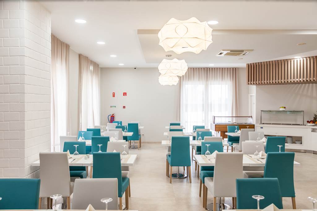 FAO_79341_Vitors_Plaza_Slide_Splash_0918_58