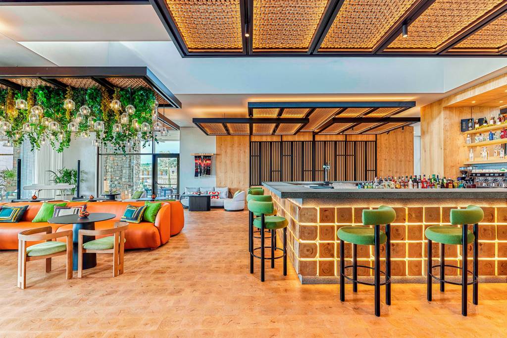 KLX_85207_W_Costa_Navarino_0323_32